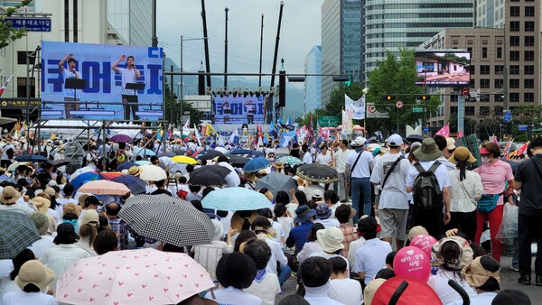▲한국교회가 16일 퀴어축제가 열리는 서울 시청 부근에서 반대집회를 열었다. @데일리굿뉴스