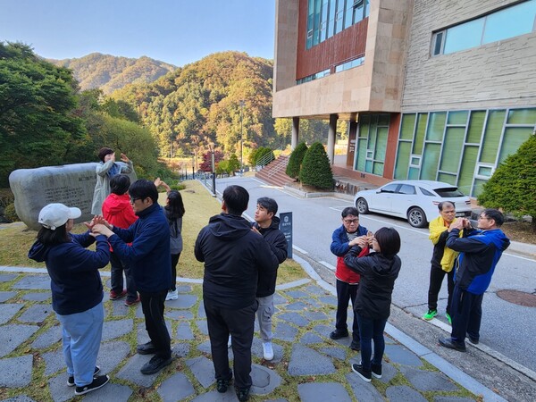 [기획] 농맹인의 눈과 귀가 되다 ② 손끝으로 걷는 '천로역정'