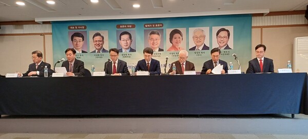  ▲미래목회포럼이 3월 7일 한국프레스센터에서 가진 '총선과 기독교에 대한 70분 토론회'를 개최했다. ⓒ데일리굿뉴스