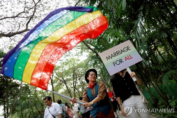  ▲태국 하원이 동성결혼 합법화 법안을 압도적 찬성으로 통과시켰다. 사진은 태국의 속칭 성소수자들의 행진 모습. (로이터, 출처=연합뉴스)
