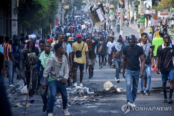 시위대가 점령한 아이티 수도