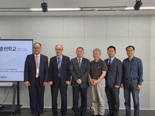 ▲이주민선교사훈련학교 기자간담회 단체사진. ⓒ데일리굿뉴스