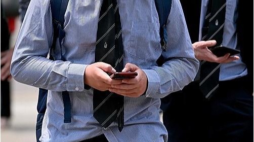 ▲무분별한 SNS 콘텐츠와 중독성 강한 숏폼으로부터 청소년을 보호하려는 조치가 세계 각국에서 이뤄지고 있다.(사진출처=연합뉴스)