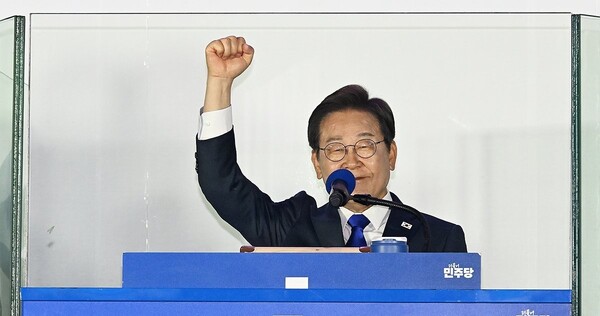  ▲손봉호 교수는 우리 사회의 국민통합을 이루기 위한 방안으로 새 정부의 초당적 공정 인사가 필요하다고 강조했다. 사진은 지난 21대 대통령선거에서 당선된 이재명 대통령.(사진출처=연합뉴스)(