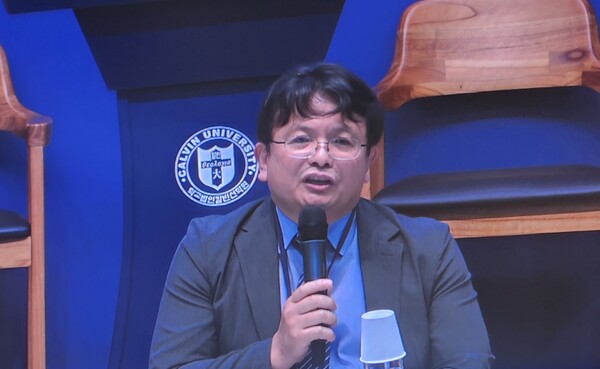  ▲김용준 교수는 25일 칼빈대 은천당에서 개최된 '두날개교수회 신학포럼' 발제에서 두날개 사역의 신학적 의의와 현대 교회에 주는 메시지를 심도 있게 제시했다.ⓒ데일리굿뉴스