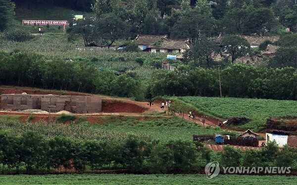 ▲통일전망대에서 바라본 북한.(사진출처=연합뉴스)