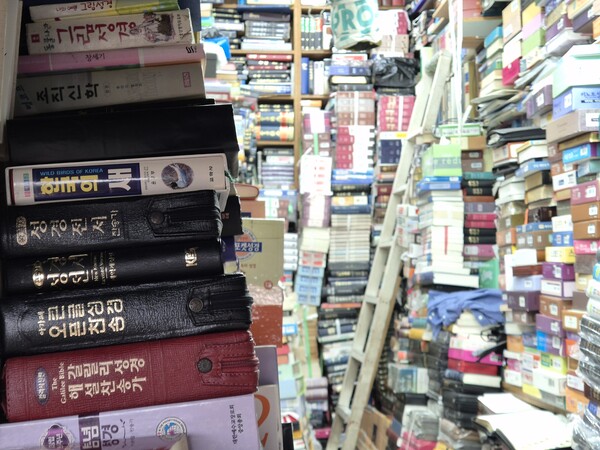 ▲평화서림은 신앙 서적을 전문으로 다루는 몇 안 되는 중고서점이다.ⓒ데일리굿뉴스