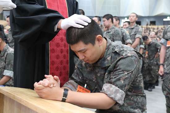  ▲육군훈련소 진중 세례식 모습. ⓒ데일리굿뉴스