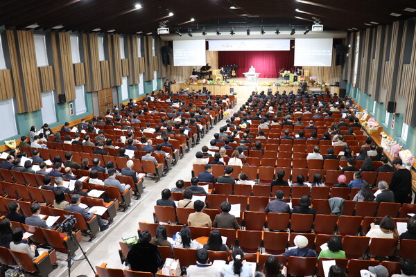 ▲ 채움과비움의 교회 임직감사예배 현장 ⓒ데일리굿뉴스