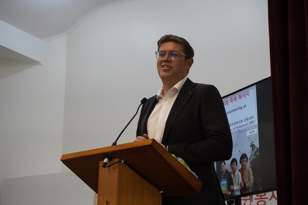  ▲호주 연방 하원의  제롬 럭세일(Jerome Laxale) 의원이 축사를 하고 있다.ⓒ데일리굿뉴스