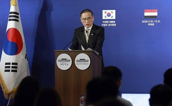 ▲위성락 국가안보실장이 20일(현지시간) 이집트 카이로 한 호텔의 한국프레스센터에서 이재명 대통령과 압델 파타 알시시 이집트 대통령의 정상회담에 대한 브리핑을 하고 있다.(사진출처=연합뉴스)