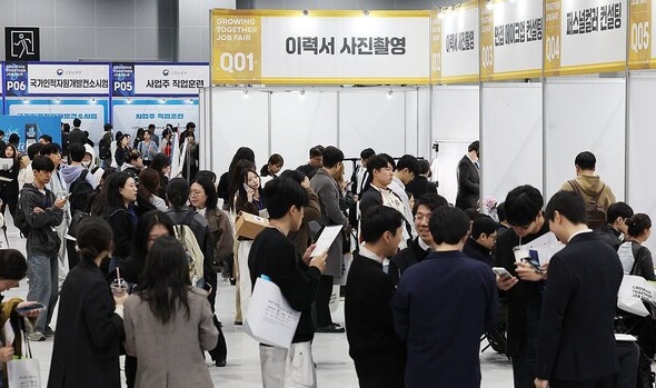▲면접 준비 나선 구직자들.(출처 = 연합)