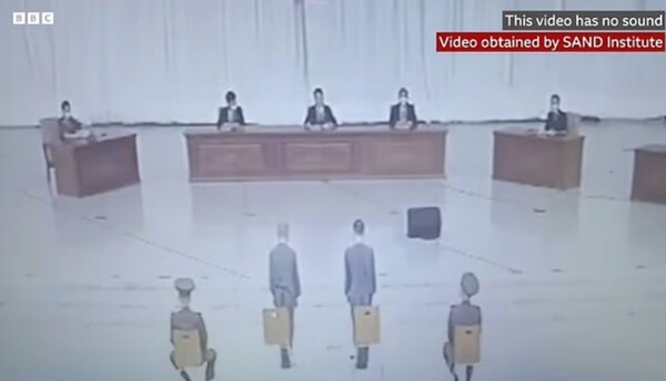   ▲북한의 공개 처형 선고 장면. 기사와 직접적 관련 없음.(사진출처=Daily Mail)