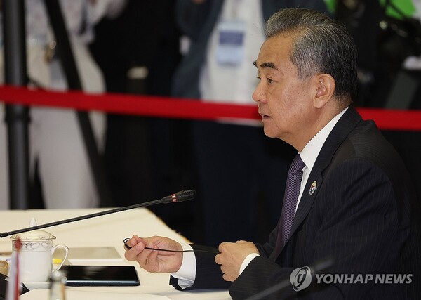  ▲왕이 중국공산당 중앙외사판공실 주임(외교부장 겸임)은 19∼22일 키르기스스탄·우즈베키스탄·타지키스탄을 방문해 외교장관 전략대화를 마친 뒤 중국 매체 인터뷰에서 중앙아시아 3국이 '대만 독립 반대'와 중국의 통일 실현을 위한 모든 노력을 지지한다는 입장을 밝혔다.(사진출처=연합뉴스)