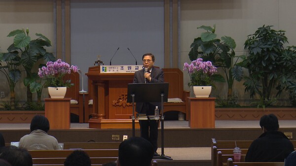 ▲ 오명현 목사가 세미나를 진행하고 있다. ⓒ데일리굿뉴스