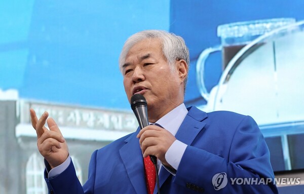  ▲24일 서울 성북구 사랑제일교회에서 전광훈 목사가 국민 저항권 관련 특별 기자회견을 하고 있다.(사진출처=연합뉴스