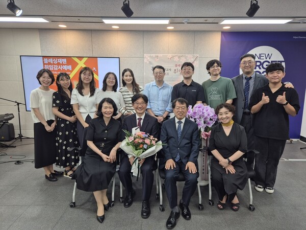  ▲지난 9월25일 블레싱재팬 상임대표 취임식 후기념촬영 모습. 앞줄 왼쪽에서 두 번째가 홍석표 목사.ⓒ데일리굿뉴스