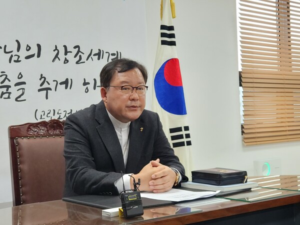 ▲24일 NCCK 신임 회장으로 취임한 정훈 목사. 기자회견은 총회창립100주년기념관 5층 총회장실에서 진행됐다.ⓒ데일리굿뉴스