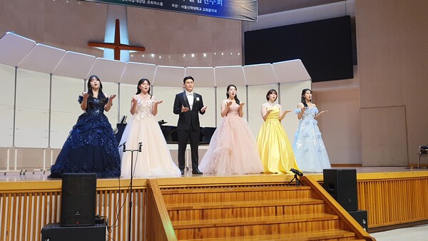  ▲교회 음악과 성악전공 4학년들. 왼쪽부터  박가영·김한별·문희승·조하은·정예원·구본은 씨.ⓒ데일리굿뉴스