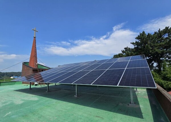 (왼쪽부터) 경동 나포교회 햇빛발전소·서울제일교회 제로웨이스트샵 나아지구