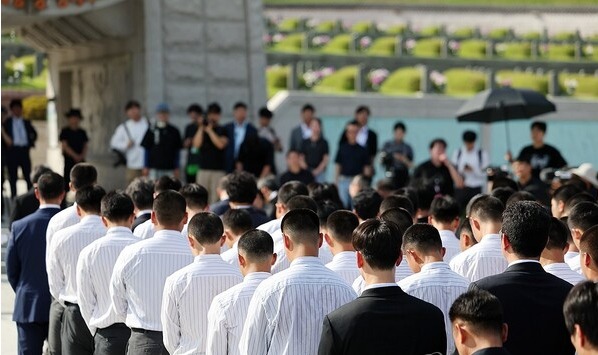 광주제일고&middot;배재고 학생 5&middot;18 민주묘지 참배